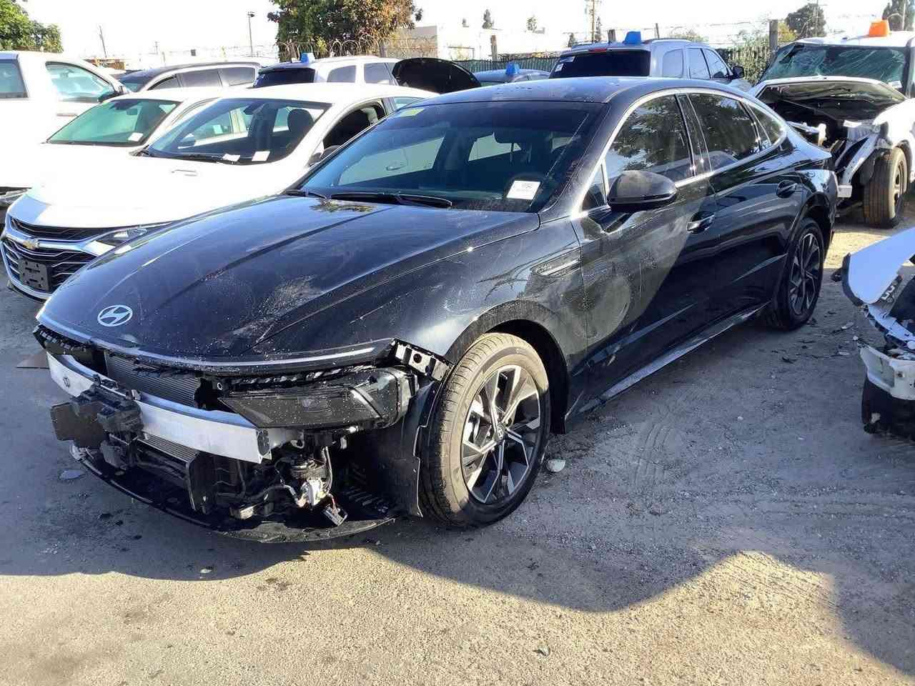 سوناتا موديل ٢٤
رقم أربيل بأسمي 
مكينة ٢٥٠٠ Gdi 
داخلة كلين فقط دعاميات وشوية بالجنطة وحافة الجاملغ  موضح بالصور 
السعرر ١٨٤ وبيهه مجال 
مكاني بغداد الدورة 
هاتف *********** واتساب

