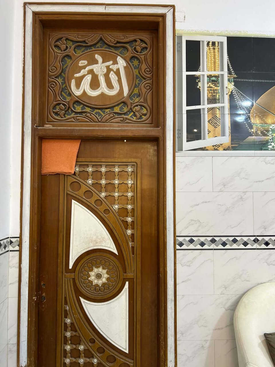 السلام عليكم 
بيت للبيع طابو زراعي عقد 25 مساحة 130متر بناء حديث بحي علوش  مقابل حي الغدير يتكون من غرفة وصالة واستقبال  ومطبخ وصحيات خارجية وحمام داخلي  مي مجاري كهرباء كلشي  جاهزصب كونكريت ارضية بورسلين بيت جاهز بس تجي تكعد ما تخسر عليه ولا فلس
السعر 70وبيه مجال
***********
