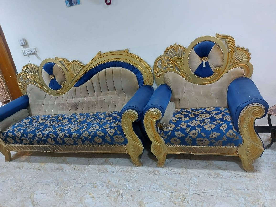 تخم ملكي ضخم  ١٠ مقاعد  السعر ٢٥٠ الف
مكاني بغداد حي القاهره الاتصال ***********
تخم ملكي ضخم  ١٠ مقاعد  السعر ٢٥٠ الف
