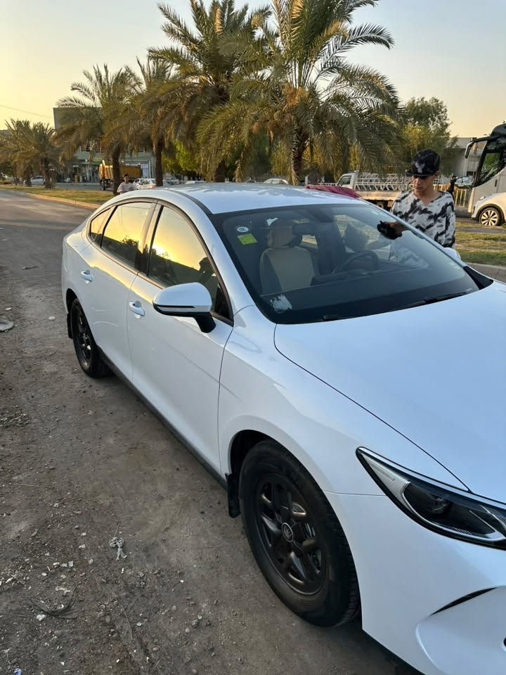 السلام عليكم BYD 2025 للبيع
ماشية ٣٠ الف 
بيها اصبعين بارد 
السيارة نظيفة كلش ومداريها من كل النواحي 
سعرها 20 مليون 
مكان السيارة بغداد حي البنوك 
للاستفسار والاتصال:***********
