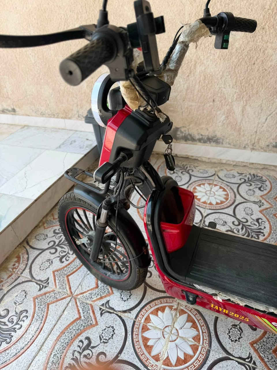 سلام عليكم دراجه شحن للبيع نضيفه عوزها بس باتريات السعر ٢٢٥بيها مجال لطيبين الشراي يتصل 
***********
