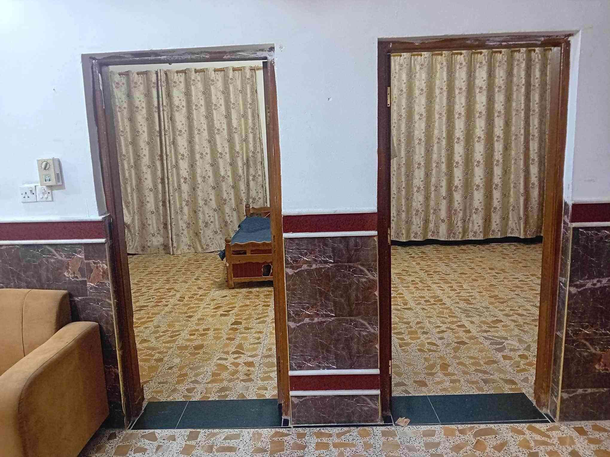 لبيع  مساحه 200متر الموقع حي طياره  طابو زراعي سند 25  قرب شارع 25
السعر وتفاصيل اتصل على هذ ا الرقم ***********
