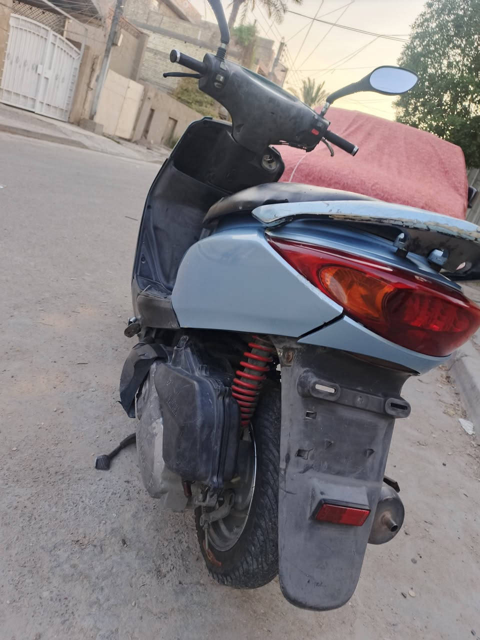 سلام عليكم دراجه بريز نوزل للبيع مكينه خير من الله لانضوح لاصوت لا تبخير نكره سلف كهربائيات كله شغاله دراجه + جانت متروكة ينرادله ترتيب + نقصه تاير خلفي وبوربرن مال تاير أمامي  مكاني بغداد حي العامل السعر 550 وبيه مجال حك جيه للاستفسار *********** بي واتساب
