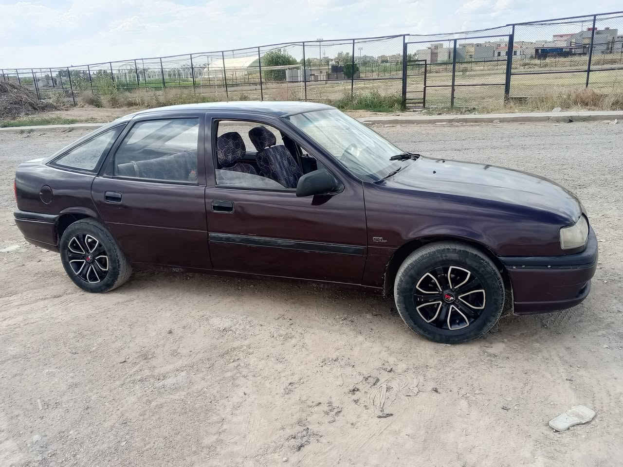 السلام عليكم للبيع فكترا16 محرك بي نفخ مصبوغة عام جمالية مكفولة من الكص بيها ضربة چاملغ الخلفي بدون دواخل غرفتها ينرادلها دوشمة سنوية٢٠٣١بسمي هزة جديدة شرط التحويل بيع نقد فقط السعر ٢٥ من الأخير قفل بدون عملةاستفسار ***********موصل أيسر
