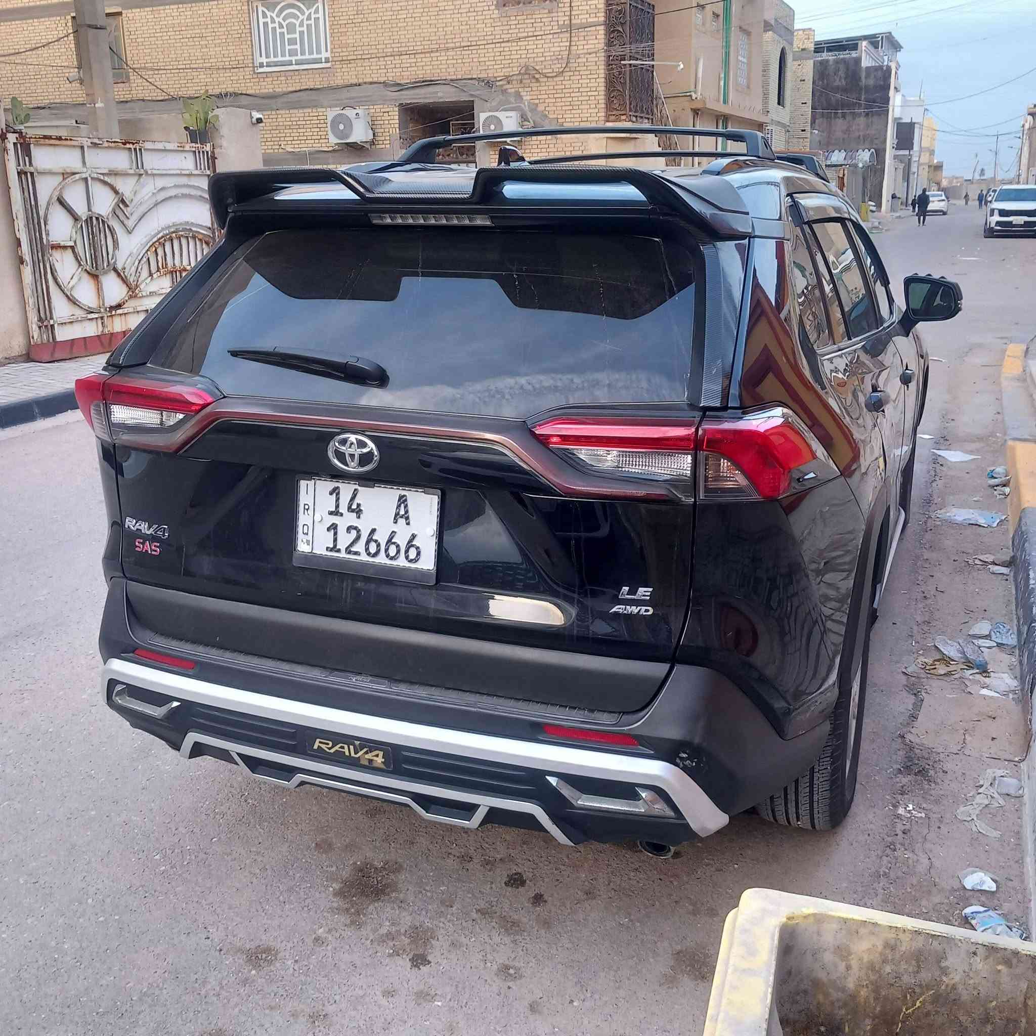 السلام عليكم من رخصت الادمن سياره راف فور موديل ١٩ وارد أمريكي حادثهة بنيد وجاملغ والباقي كفالة عامه مكينه كير كفاله تبريد ثلج رقم انكليزي سنوية ل٣٠ السعر ١٦٥ بيع مستعجل مكاني البصره رقم الهاتف ***********السياره احلى من الصور
