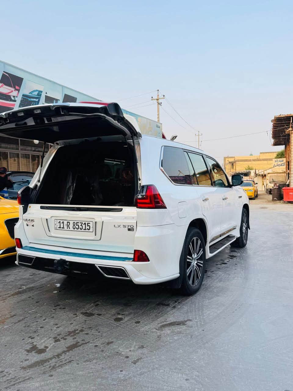 لكزس LX ٢٠٢٠ • V8 • جلد احمر