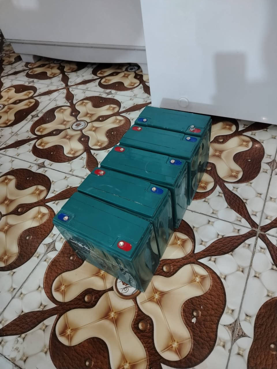 بطاريات بيهن خيط تضيلعه بطاريات ع فحص فول 36امبير لسعر 85وبيهن مجال ***********وتساب
