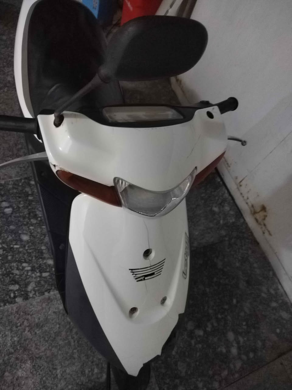 سلام عليكم لبيع دراجه SUZUKI نظيفه جداً كهربائياته كله شغاله سلف لايت أوراق فقط الكفر الكدام بيه شويه كسر موضح بصوره مكاني ميسان اللأتصال:*********** عمارة, ميسان
