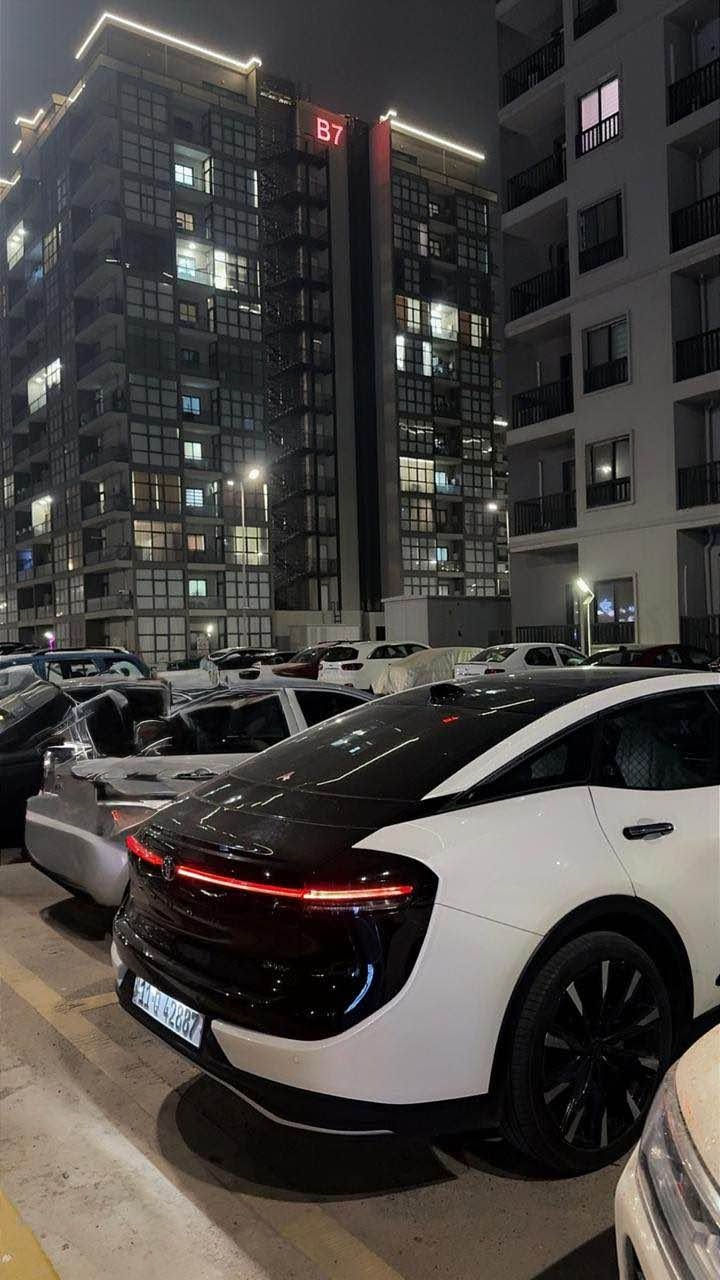 *كراون ماجستا فول موصفات 1/1 ماكو هيج سعر $

2024 عداد 20الف كم مغلفه PPF كفاله عامه

محرك 2.4 لتر تيربو هايبرد.

* قوة إجمالية تقارب 349 حصان.

* عزم دوران حوالي 550 نيوتن متر.

* نظام دفع رباعي AWD.

* ناقل حركة أوتوماتيكي.

* جنوط 21 إنش.

* مقاعد جلد كهربائية للسائق والراكب.

* شاشة 12.3 إنش.

* سقف بانوراما.

* شاشة عرض على الزجاج (HUD).

* شاحن لاسلكي.

* تدفئة للمقود.

* ستائر خلفية كهربائية.

* دخول وتشغيل ذكي بدون مفتاح.

* 8 وسائد هوائية.

* حساسات أمامية وخلفية.

* نظام مراقبة النقطة العمياء.

* نظام الكبح التلقائي والتحذير من التصادم والخروج

الاستفسار *********** بغداد, العراق
