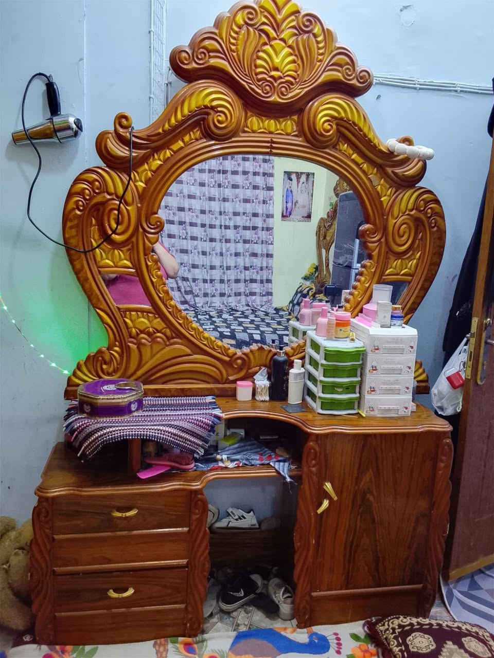 السلام عليكم غرفه نوم للبيع استخدام قليل هيه والمندر ب850 وبيهه مجال مكاني الحيانيه تواصل وات ساب ***********
