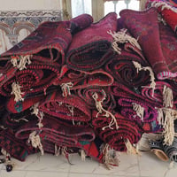 سجاجيد نظيفه للبيع وغزل للاستفسار أكثر الاتصال على رقم 07838553030