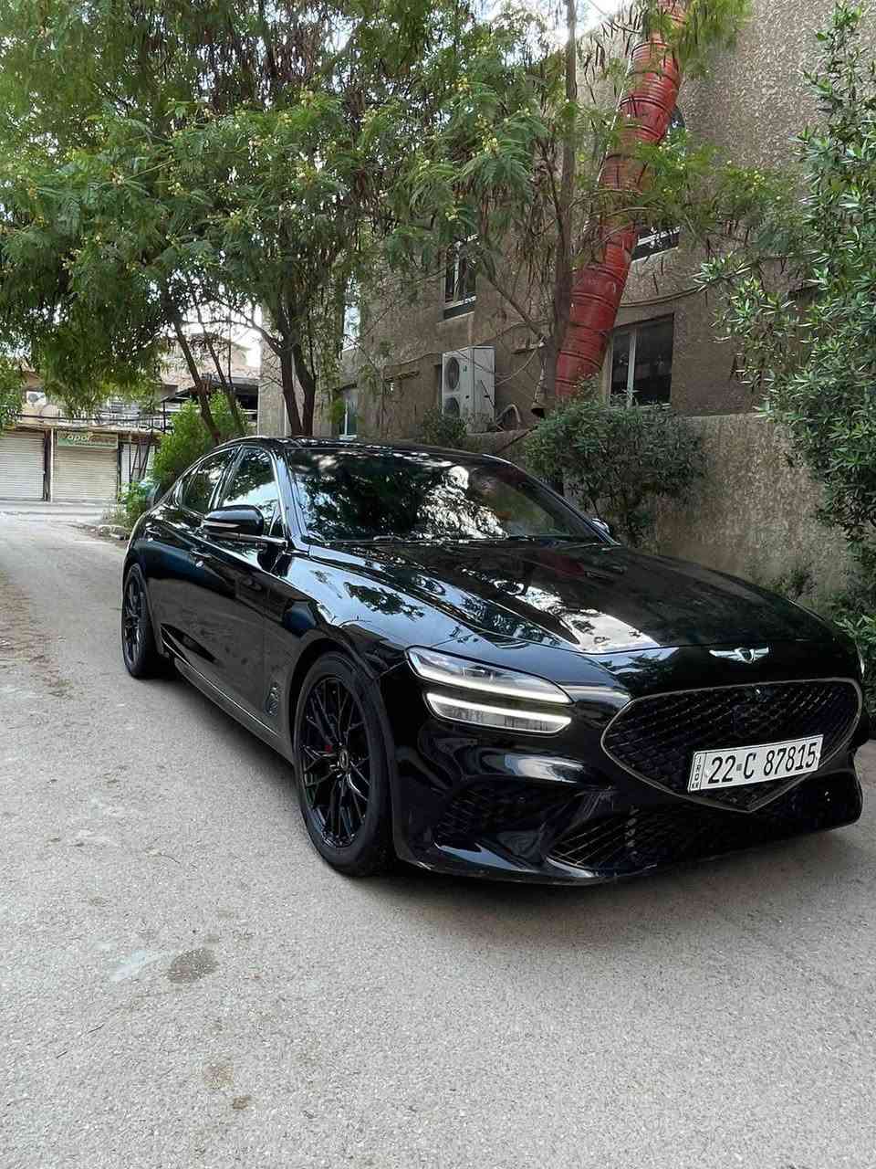 السلام عليكم 
‏بيع مستعجل أرخص جنسيز بالسوق

للبيع  او مراوسGenesis G70 سبورت برستيج 
— محرك 3.3T  
حادث جاملغ وبنيد صور الحادث و السونار خاص 
رقم اربيل تحويل او  وكالة 
🔹 الموديل: 2022 
🔹 الفئة: Sport Prestige (أعلى فئة)
🔹 المحرك: 3.3L V6 Twin Turbo
🔹 القوة: حوالي 370 حصان 🔥
🔹 الگير: أوتوماتيك 8 سرعات
🔹 نظام الدفع: (خلفي المرغوب 2wd)
🔹 الممشى: 52,000 ميل 
🔥 المواصفات الكاملة:
⚙️ الأداء:
وضعيات قيادة متعددة (Sport / Comfort / Eco/sport+)
شفتات ستيرن (Paddle Shifters)
نظام تعليق رياضي مريح وثابت
نظام اكزوز رياضي صوت متغير عند تبديل وضعيات القياده
🛋️ الداخلية والفخامة:
مقاعد جلد مميزه بالون الاحمر +متغيرة عند تبديل وضعيات القياده
تبريد وتدفئة للمقاعد الأمامية
ذاكرة مقاعد + تحكم كهربائي كامل المقاعد الامامية
ستيرن كهرباء+خزن وضعية +تدفئه ستيرن +نظام الاهتزاز عند التحذير
داخل كاربون وجلد فخم جدا مع احزمة حمراء رياضية مميزه
سقف وتكم كنتارة بالكامل 
إضاءة داخلية (Ambient Lighting)
📺 التكنولوجيا:
شاشة معلومات وترفيه كبيرة
نظام صوت فاخر (Lexicon) 🔊
Apple CarPlay + Android Auto
شحن لاسلكي للموبايل
دشبول شاشة + كامرة عند الانعطاف
🚗 الأمان والمساعدة:
رادار أمامي+قيادة الية + مثبت سرعة ذكي
نظام الحفاظ على المسار
تحذير النقطة العمياء
فرملة طوارئ أوتوماتيكية
كاميرات 360 درجة
حساسات أمامية وخلفية 
🌟 إضافات:
فتحة سقف بانوراما 
تشغيل بصمة + دخول ذكي
تشغيل عن بعد 
مرايا كهربائية قابلة للطي
جنوط رياضية قياس كبير
السيارة جاهزه بدون اي نقص او مسج

السعر 195 وبيها مجال بسيط جدا 

للاستفسار:- مكان السياره بغداد الصليخ *********** بغداد, العراق
