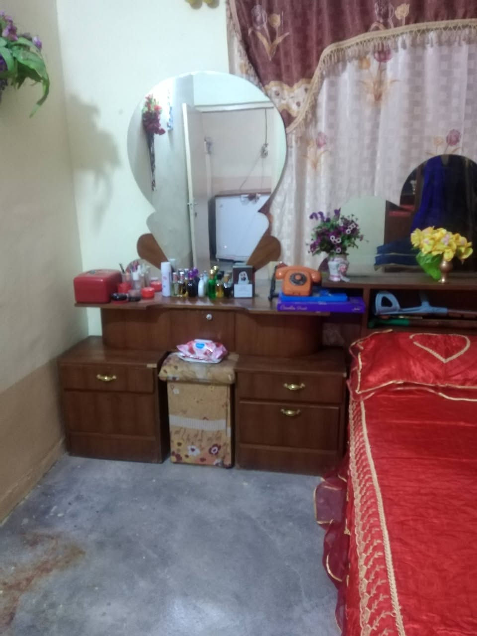 غرفة نوم نضيفه جدأ للبيع اشراي يتصل  ع *********** بعد اكو جام خانه ايضأ للبيع عنوان كركوك
