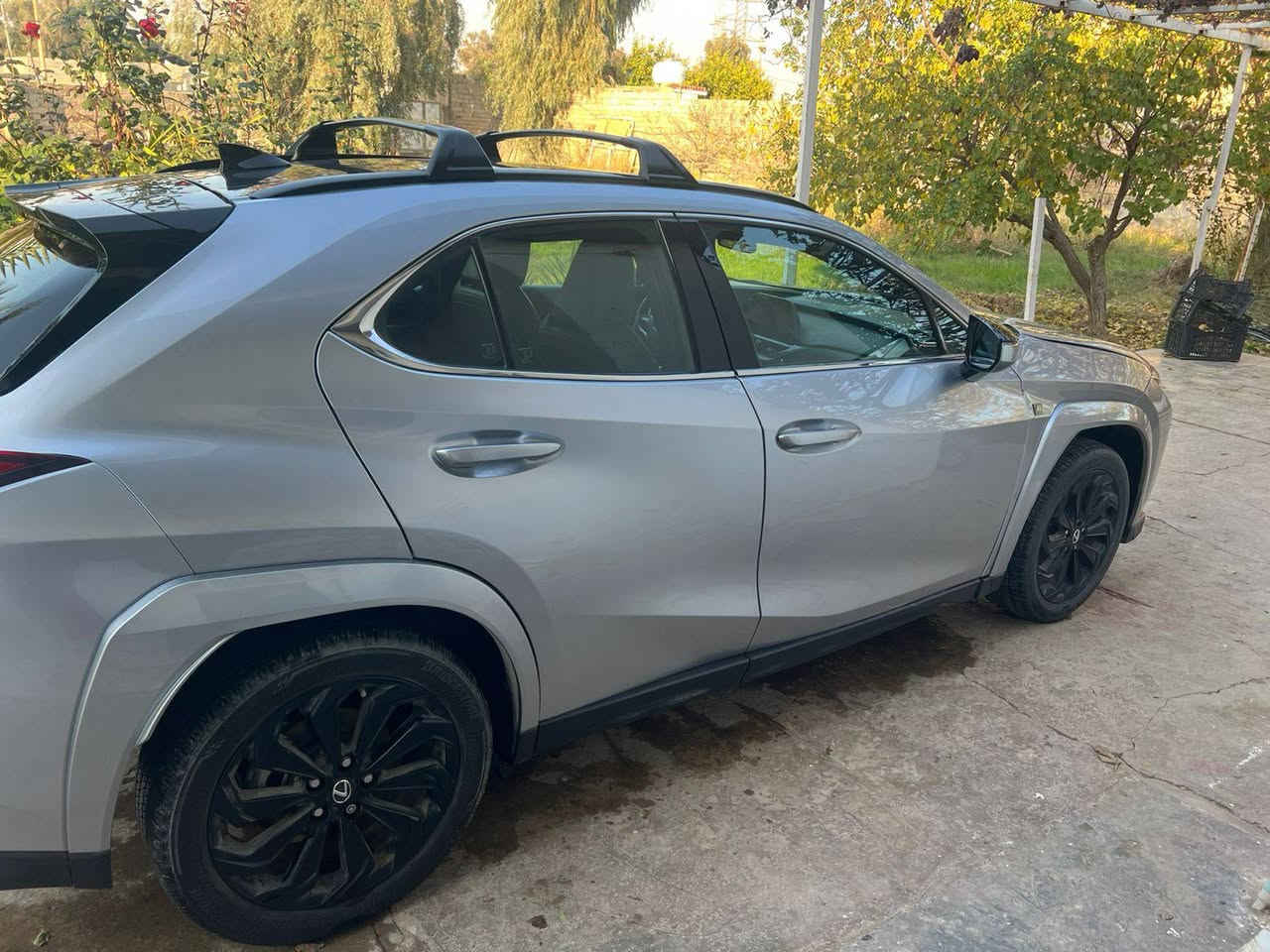 للبيع المستعجل   مع فرق نقد 
  2023  awd ux 250h ليكزز هايبرد 
اربع قطع صبغ فقط وسونارها موجود .  ماشية 15 الف كيلو مو ميل فول الفول مواصفات تدفئة وتبريد بلكشنات قطعتين تبريد تحكمات سقف بانوراما  السيارة عروس السعر 180$ وبيها مجال قليل رقم بغداد انكليزي 
 للاتصال موجود واتس *********** الفلوجة, الأنبار
