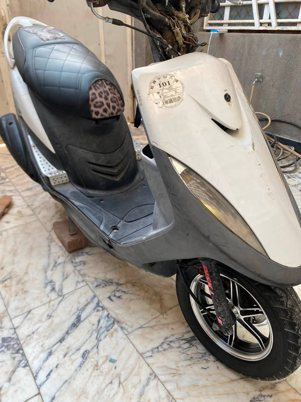 السلام عليكم من رخصة الادمن للبيع ماكس عدلة دراجة حلوة وناشفة ما مفتوحة بيها ويل نجمة ومرايات قزم وكشن رياضي دراجة شلعة ومعدل تاخذها متصرف عليها شي بس تصلح الدشبول مالتها والويل الورا بي عواج خفيف بس الدراجة تخبلل تاخذها متخسر ان شاء الله 
مكاني بابل مركز المدينة
رقم ***********
بس الشراي يجي المو شراي لا يتعبني
