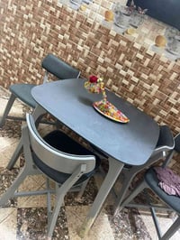 ميز و٤كراسي • نضيف