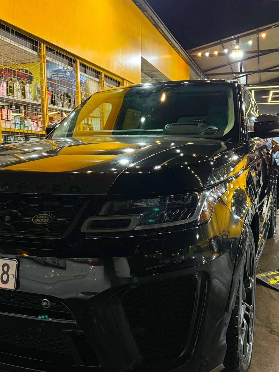 � للبيع او للمرواس   — Range Rover Sport SVR 2018 🔥

للبيع رنج روفر سبورت SVR موديل 2018، وارد امريكي حادث بس خشم البنيد بدون دواخل بشرط كير ومكينة كفالة عامة سيارة تجمع بين الفخامة والقوة والأداء الرياضي الاستثنائي 👑🔥

🏎️ المواصفات:
• موديل: 2018
• الفئة: Range Rover Sport SVR
• المحرك: V8 Supercharged
• السعة: 5.0 لتر
• القوة: 575 حصان
•الكير: 700 نيوتن متر
•: أوتوماتيك 8 سرعات
• الدفع: 4×4
• تسارع 0–100 كم/س: حوالي 4.5 ثانية
• السرعة القصوى: حوالي 283 كم/س
• عادم رياضي SVR Active Exhaust
• نظام تعليق رياضي SVR
• نظام Dynamic Response
• جنوط رياضية كبيرة
• مقاعد رياضية SVR فاخرة
• داخلية جلدية فخمة
• دركسون رياضي مع تبديل Paddle Shift
• تصميم SVR رياضي مميز من الخارج والداخل

✨ سيارة للّي يعرف قيمة الـ SVR… قوة V8، فخامة رنج، وصوت ما ينمل منه

الاستفسار الاتصال /***********
