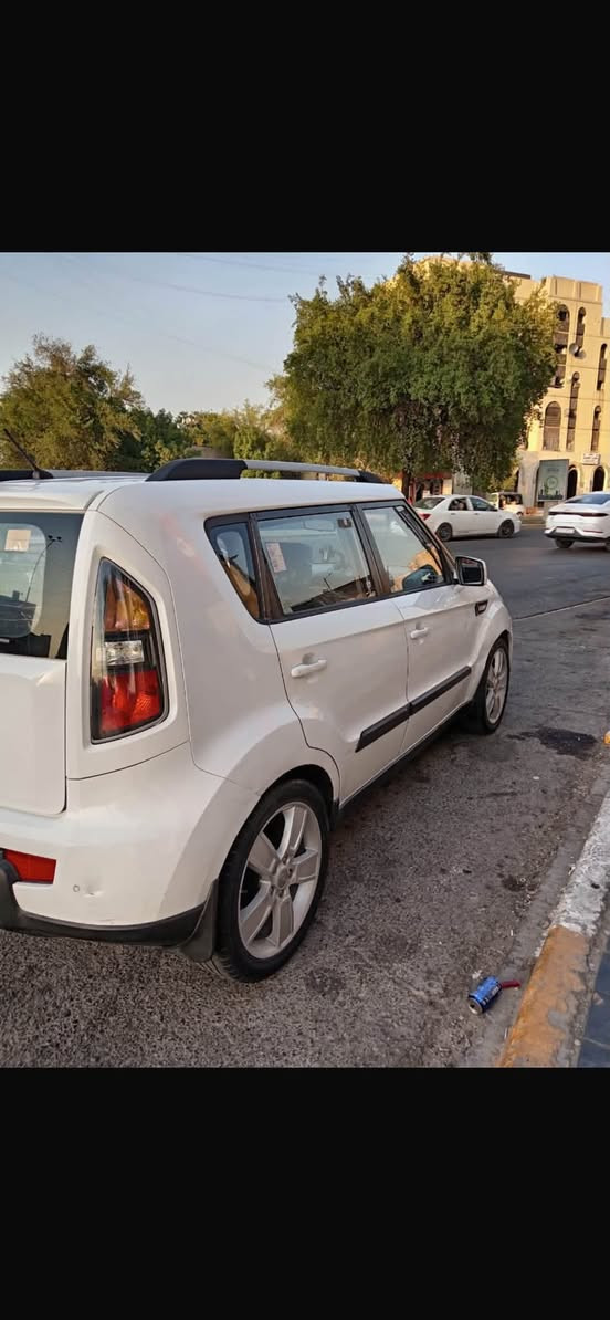 السلام عليكم
للبيع كيا صول ٢٠١١ باسمي مكانها بغداد 
السيديه محرك ١٦٠٠ دوش مكيانيك مكفول صدر جديد بيها قطعتين صبغ بنيد وباب بدون حادث *********** خليجية السيارة السعر 88 مجال بسيط
