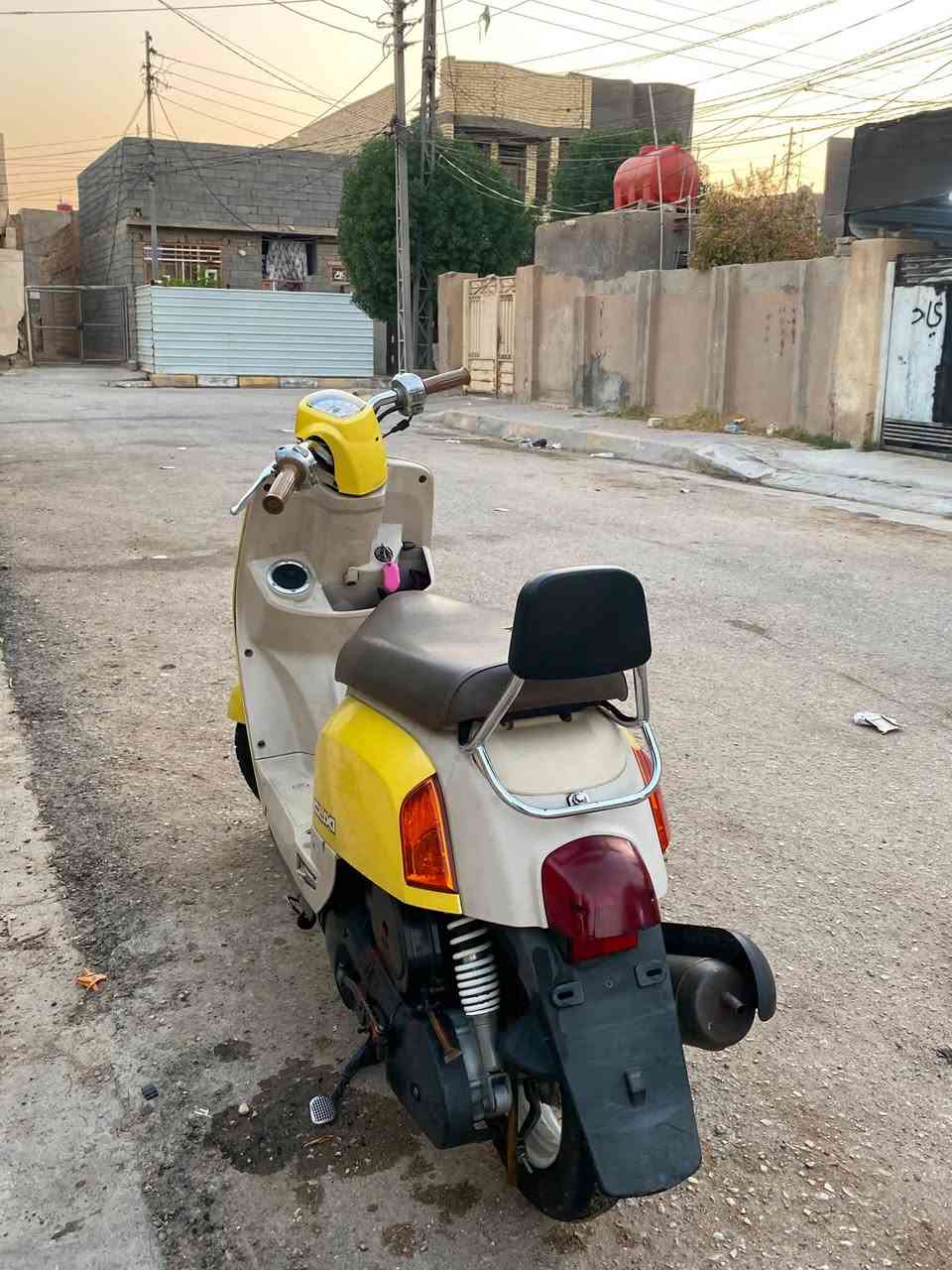 السلام عليكم للبيع
بوليس ليموني داخل كريمي بلادي كلها سلف كابرتر كله بلادية مكاني حي العامل السعر على خاص أو 
اتصال ***********
