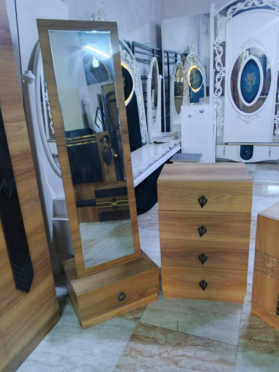 غرفة 8 ابواب 9 قطع 
للاستفسار ***********
