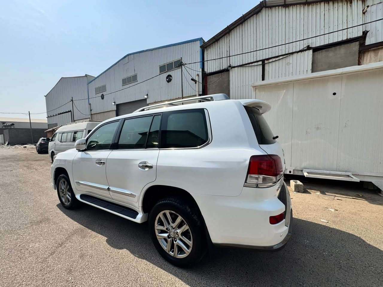 السلام عليكم
Lexus 570
موديل 2013 خليجي 
كفاله عدا الجاملغ الامامي مصبوغ فقط الباقي مكفول 
ضربه تبديل صبغ

السياره ماشية 198 الف 
رقم بصره بسمي 
مواصفات اللكزس معروفه 
رادار امامي 
كامرات 360 
جكات هايدروليك
حساس امامي خلفي 
تبريد 3 قطع +ثلاجه 
كشنات جلد +كهرباء خزن +تدفئه تبريد 

مطلوب مراوس تاهو او يوكن 
مكان السيارة بصرة 
***********
***********
