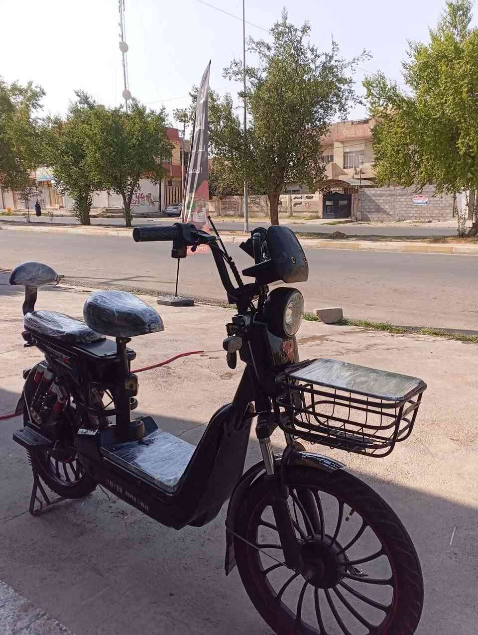 السلام عليكم
بايسكل شحن للبيع
السرعه100
بلاتوث فلاش
اربع سرعات
اربع بطاريات
شاشه اكترونية
كهربائيات شغالات
يشتغل بصمه
يشتغل عن بعد
السعر 250وبي مجال
الرقم***********

