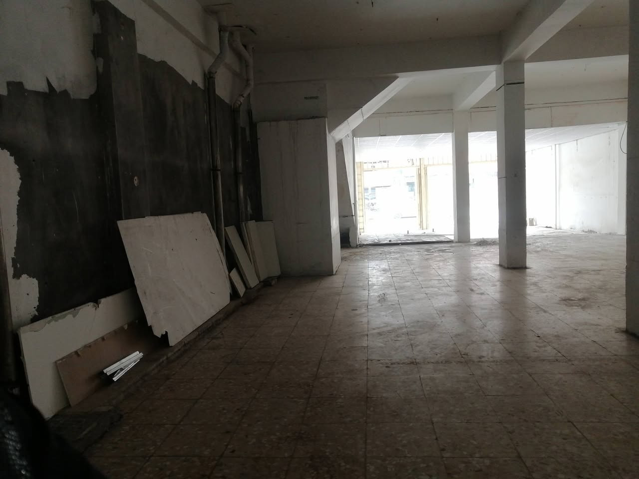 محل تجاري • ٢٥٠م • واجهة ١٠م