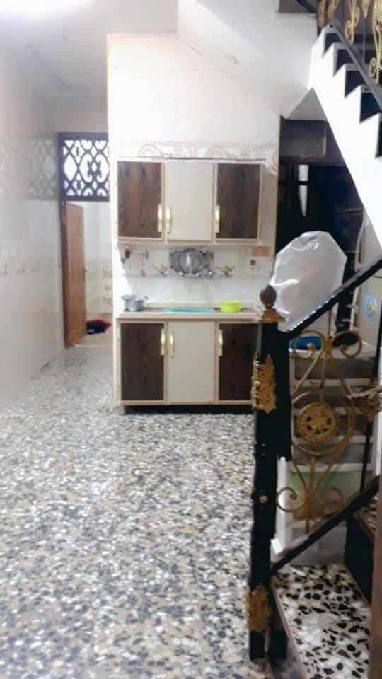السلام عليكم ورحمة الله وبركاته
نصف قطعه للبيع قاطين ونص
غرفه جوه وستقبال وحولي وحمام
الطابق الثاني غرفتين وحمام  
ولثلالث غرفه وبيتونه    قطاع ١٩ مقابيل نادي الفارسي
ابنص الفرع  قريبه على شارع الداخل  قفل ١٦٠ بيها مجال قليل
***********وهاذ رقمي
