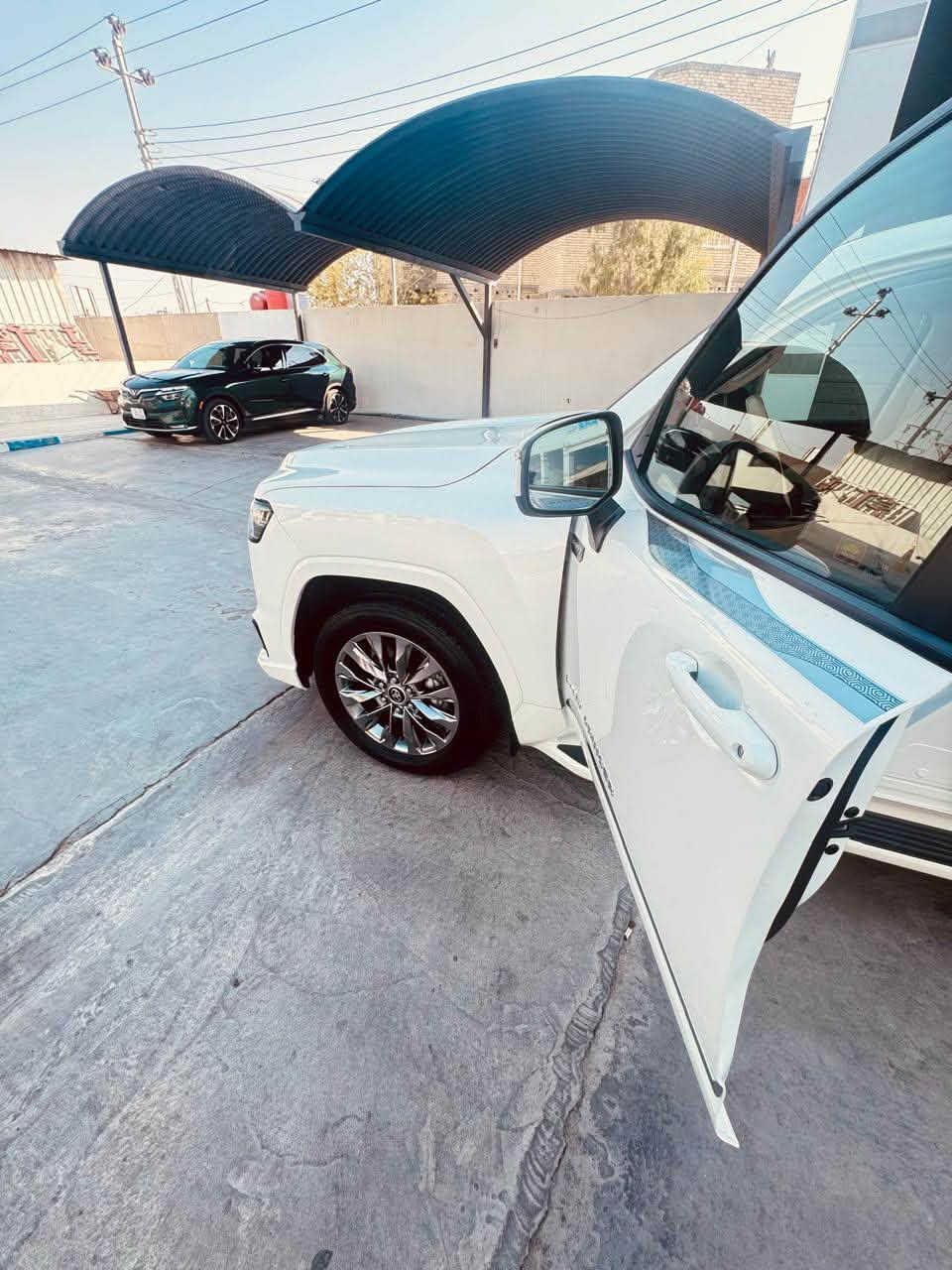 للبيع لاندكروز موديل 2025 زيرو شركه ساز فول مواصفات S تون تيربو رقم بصره تحويل ثاني يوم ماشيه 3500 بحاله الوكاله مكانها بصره للاتصال ***********
