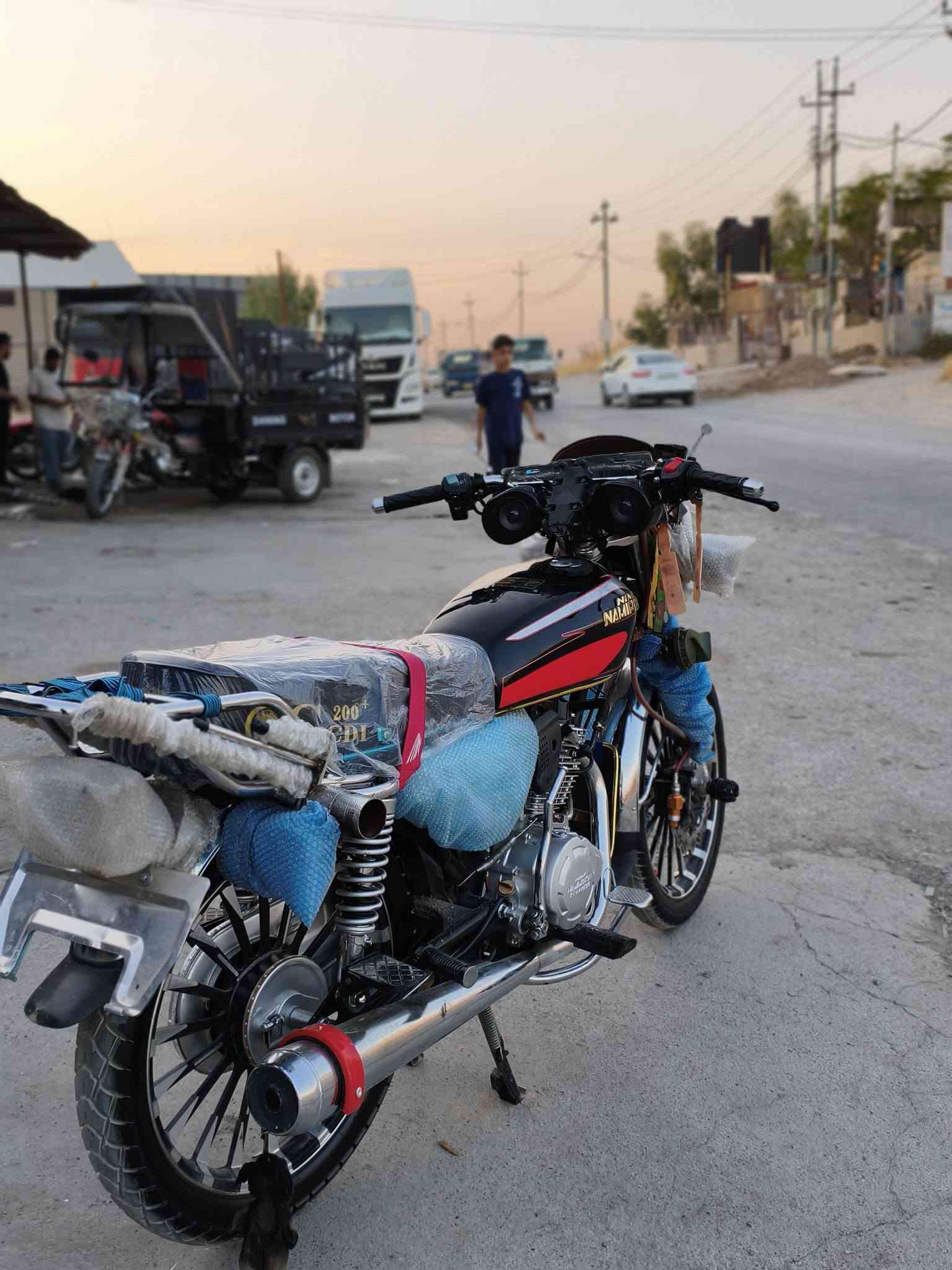 🔥 بۆ فروشتنی خێرا - Namipro Honza 200cc 🔥

​زانیارییە سەرەکییەکان:

​جۆر: Namipro Honza 200cc

​مۆدێل: 2025 (پێنج گێڕ)

​بەڵگەنامە: مەنەفێست (4 سوچی بیلادی لەگەڵدایە)

​شوێن: سلێمانی - هوانه

​تایبەتمەندی و مەرجەکان:

​گێڕ و مەکینە: بەشەرت، کەپسە و سپانە بەرنەکەوتووە وەک سەعات ✔️

​شانسی: بەشەرت (بێ درز، بێ لەحیم، بێ تەقیوی و تەواو ڕاست) ✔️

​کارەبایی: کامڵ بەشەرت، گێچی ئەلیکترۆنی ✔️

​ئیشکردن: سلف و هندل وەک سەعات بەشەرت ✔️

​دۆخی گشتی: کامڵ سەنتەر و جایز ✈️، کامڵ جوانکاری بۆ کراوە و برغو بۆ برغو بێ نوقسانییە ✔️

ماشاءاللە لەقوەتی مەکینە 🌹

جوتێک مکەبەرەی تازە سەوت خۆش🌹

تازە ڕۆنی بۆگۆڕاوە 🌹

جوتێک هۆڕن پاپ مەزبوت🌹

ماڵی دۆستە تەقەو ڕەقەی نیە✔

سفرە یەک دەست
نرخ: 830هەزار (قفڵ)💰💸

📞 پەیوەندی***********

​Tb.تێبینی: تکایە بڵندگۆ یان پەیام پێشتر بە جوانی بخوێنەرەوە، ماتۆڕەکە هیچی کەم نییە و بۆ عەیب و عارمعامەلە تەلەفۆن مەکە.
