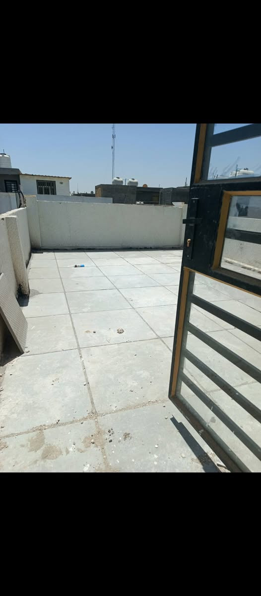 بيت طابقين للبيع ٧٠ متر ..طابو زراعي سند ٢٥ اقرار محكمة قرب المدارس.
الطابق الاول غرفة استقبال كبيرة مع مطبخ وحولي الدرج مع مرافق صحية.

الطابق الثاني غرفتين ..غرفة كبيرة وغرفة صغيرة ومرافق صحية

الطابق الثالث غرفة وسطح

البيت على شارع عرض ١٠ متر

خدمات ماء وكهرباء كاملة.

السعر مناسب ومستعجلين على البيع

 العنوان الدورة البوعيثة ـ السلطان الاول للاستفسار الاتصال على رقم  صاحب الدار

 ***********
