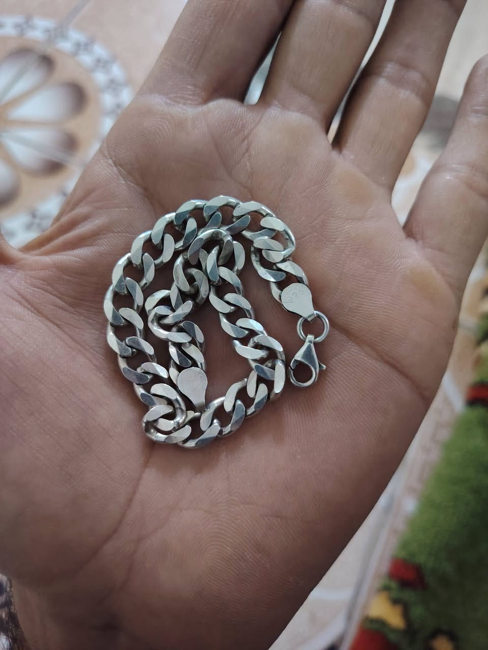 سلام عليكم فضه 29 غرام ينحسبن  28 غرام البيع مكاني بل عماره سعرهن ب84 الربعه هم طايحه ***********
