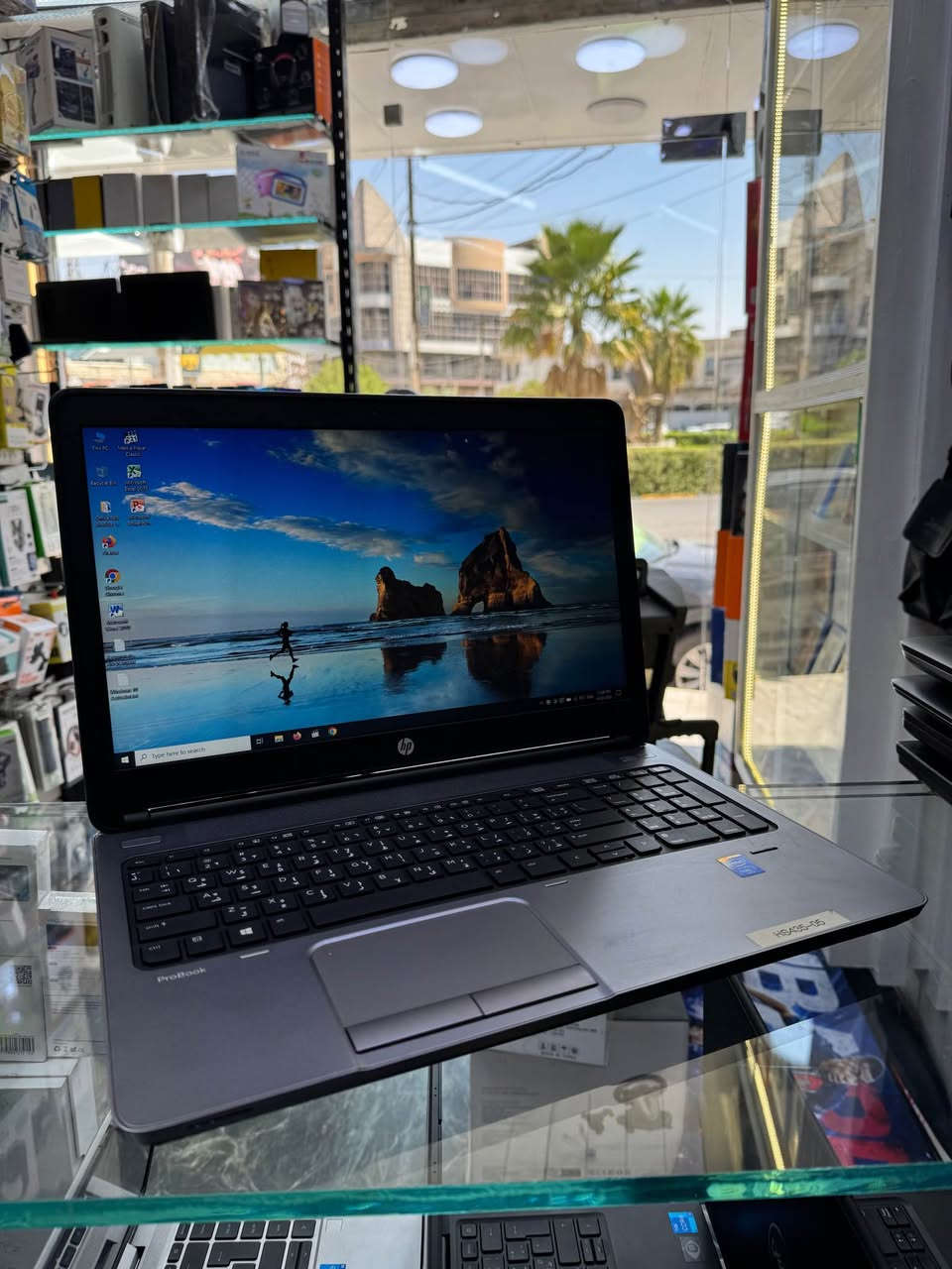 Core I 7 جيل الرابع 
رام ٨ كيكا 
هارد تخزين حجم 256 ssd 
شاشه كبيرة ١٥.٦ فول اج دي 
بطارية جديدة تدوم ساعتين واكثر 
نظافة اللابتوب ١٠٠٪؜ 
مع الشاحنه الاصلية 

موصل الزهور دورة سيدتي الجميلة 
*********** موصل, نينوى
