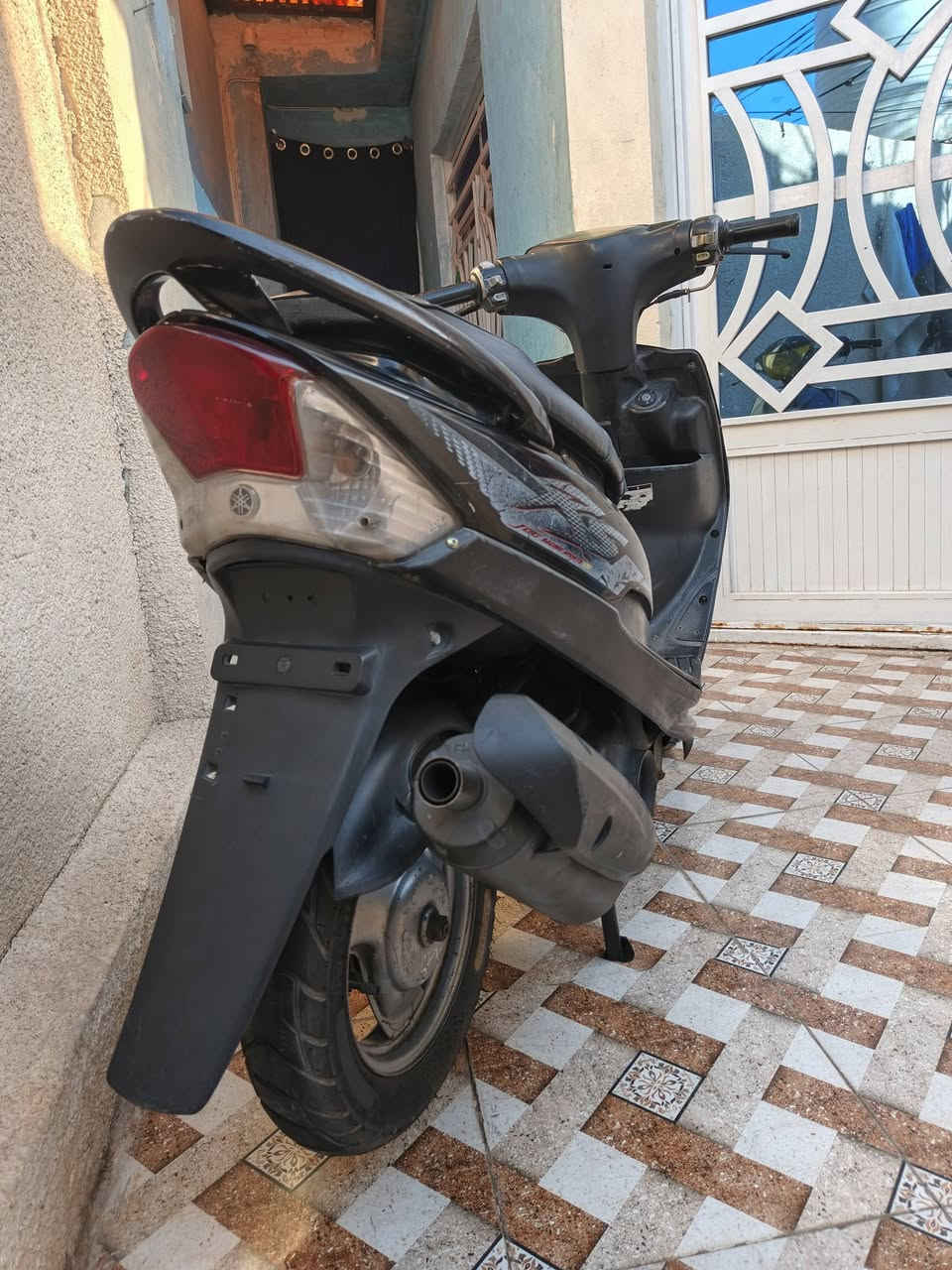 دراجه ماكس عدله للبيع دراجه مبيه شي بس مفتوحه وكلشي شغال بيه كهربائيات سلف هندر كلشي مبيه وكلشي بلادي. بيه.. 

ومراوس بوليس عادي بس كون نضيفه. 
سعر دراجه 450 وبيه مجال 
العنوان.  كربلاء حي العسكري 
رقم ***********
