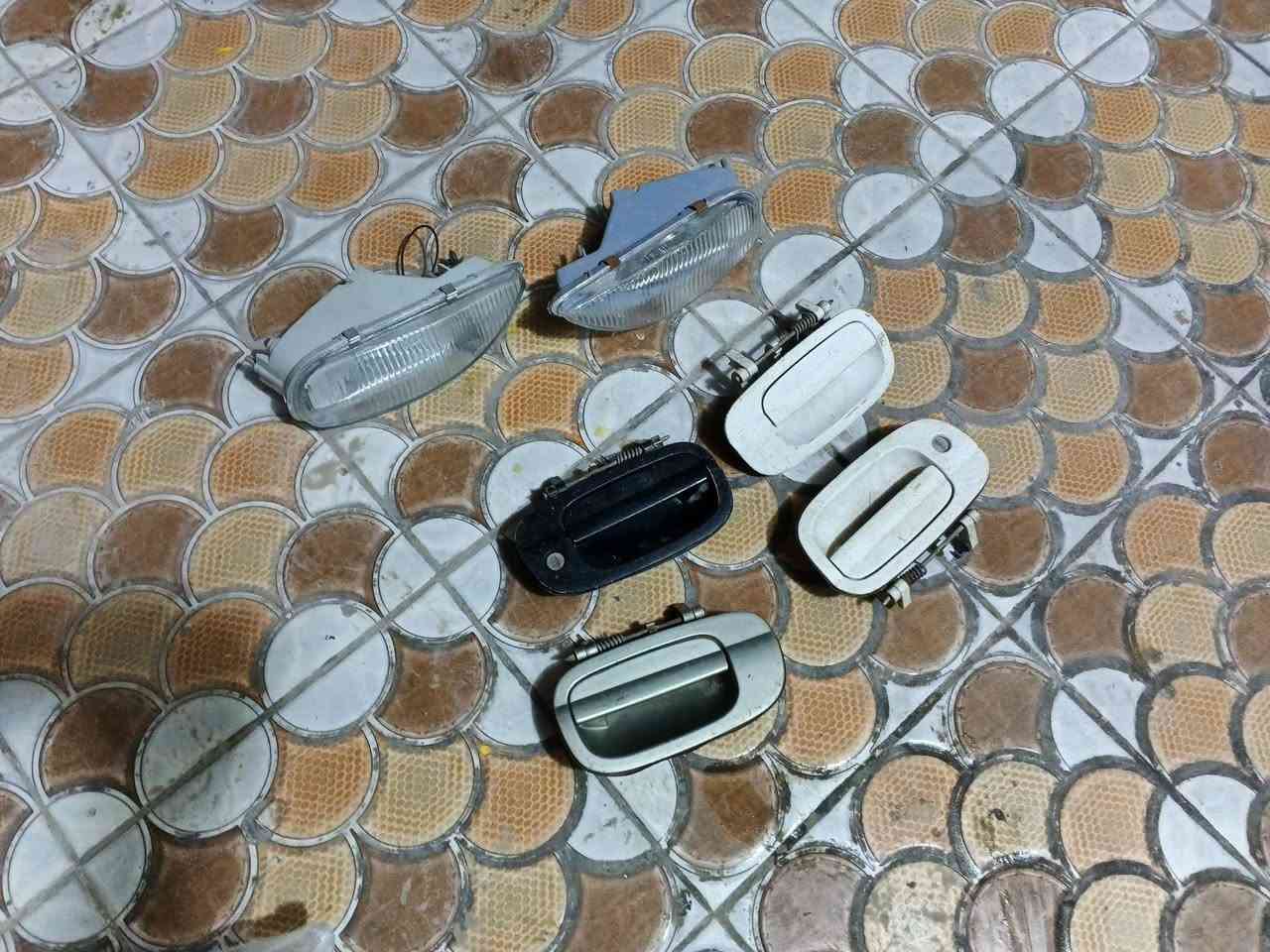 يدات ابواب خارجيه حاويه اصليات كوري وزوج بلاجكتورات وعندي دعاميه كامله هي والبراكيت وعندي زوج لايتات اليحتاج يتصل ***********الخط بي واتساب
