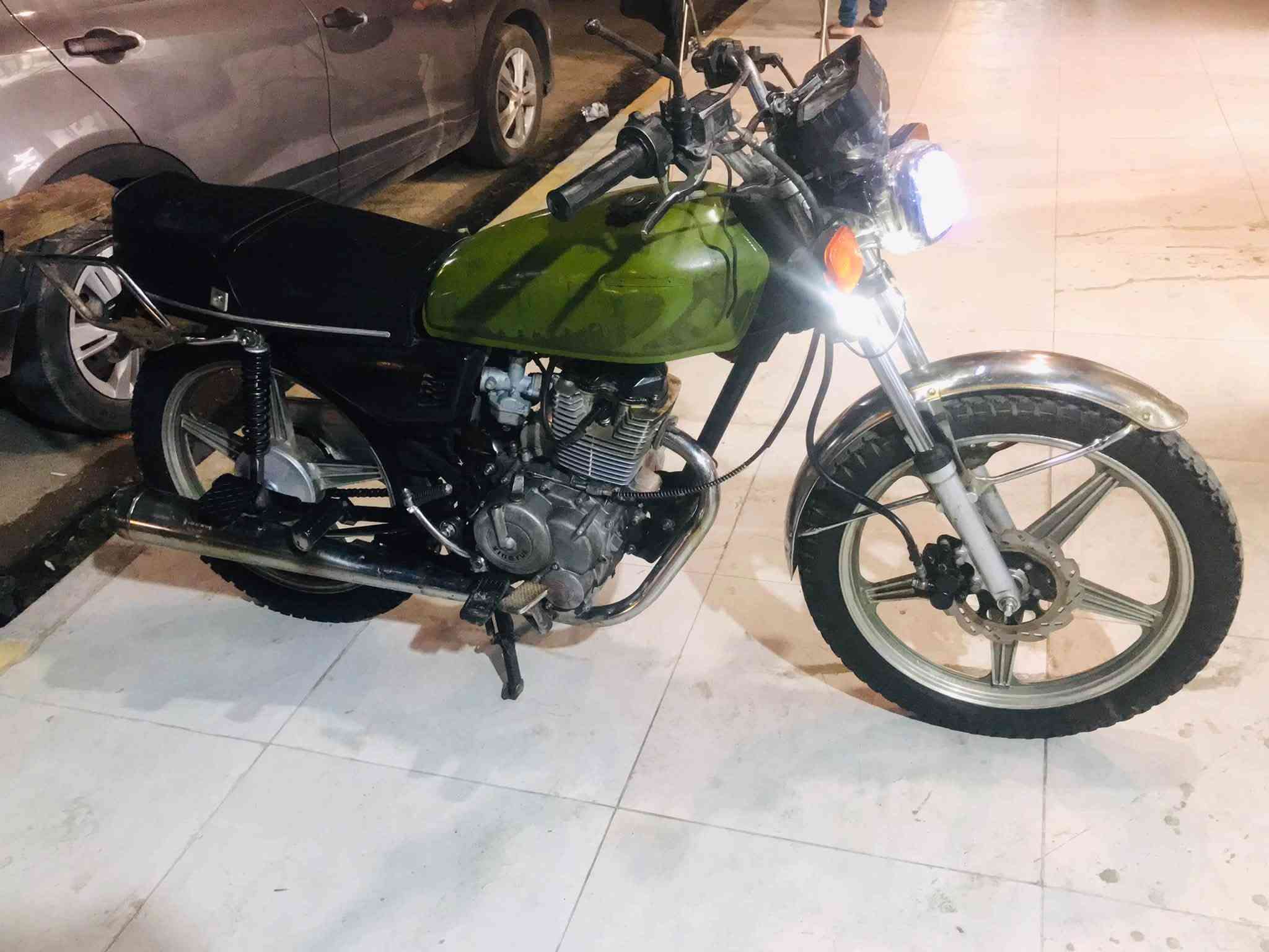 متاح 5 كير سلف هندر كهربائيات كله شغال محرك حجم 200 موديل 18 لا صرف ولا بخار ولا يذب دهن دبلات خلفي امامي شغال بريك خلفي امامي شغال وياله خلفي امامي عدل تايرات نضاف سويج بلاد س 270 وبي مجال شراي تفضل خاص او تصل وتساب هم موجود 

‭***********‬
