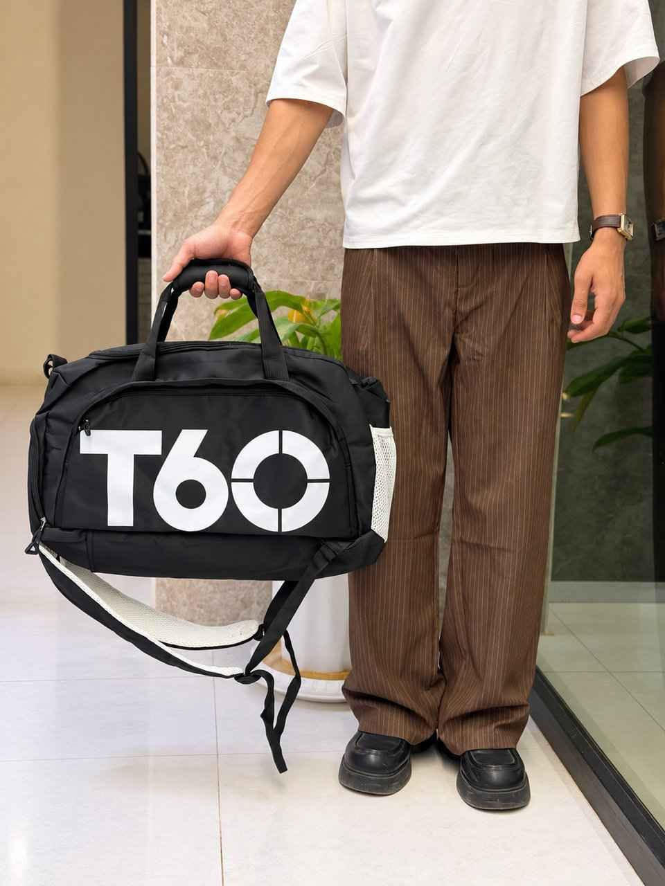 مو بس شنطة… رفيقة كل مشاويرك 🎒🔥سعر15.000
للحجز***********

إذا تريد شنطة تجمع السعة، الترتيب والستايل العصري، فـ T60 هي اختيارك 👌
مساحة واسعة لأغراضك، جيوب متعددة للتنظيم، مكان للقنينة والأحذية، وتكدر تستخدمها كشنطة ظهر أو تحملها باليد.

للجامعة، السفر، النادي أو الطلعات اليومية… كل أغراضك بمكان واحد وبستايل مرتب ✨

اختار لونك وخلي كل مشاويرك أسهل وأرتب! 🩷🤍� بغداد, العراق
