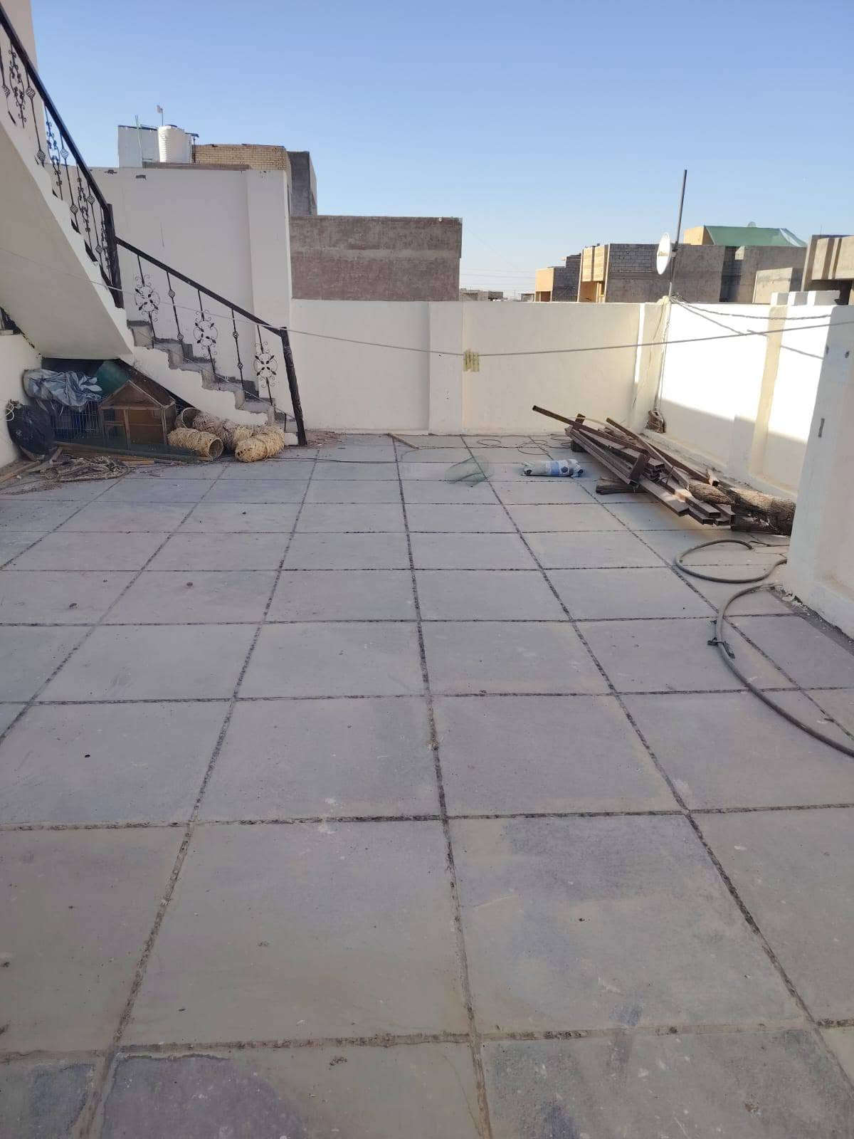 ***********
السلام عليكم بيت 190متر🏠
 سند 25 قرب ابو عمار العزاوي 
استقبال ديكور حديث 🔥
البيت بي 4غرف نوم🛏️
3 حمامات 🚾
منوار +ترك 
السطح الاول والثاني شتايكر 
كهرباء +سحب +ماء ✅
قرب سده جبور  
السعر 100 وبي مجال💥💥💲
للستفسار اكثر للتصال على الرقم
