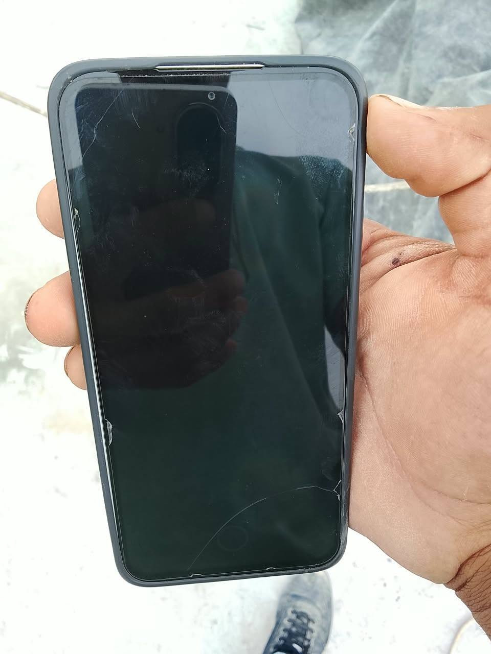 بوكو اف 7 • نظيف • شاحن فقط