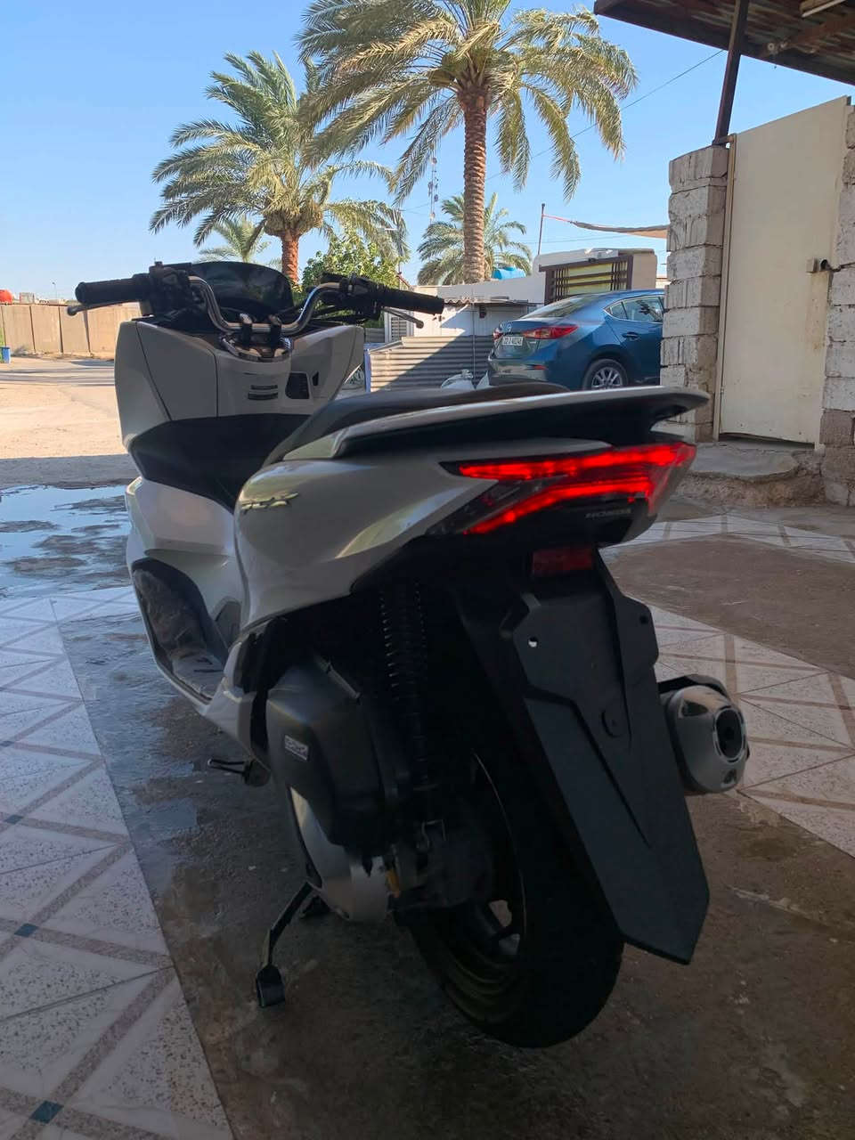 السلام عليكم pcx جيل الرابع وارد كوري
دراجه تخبل مكفوله مكينه كلجات كهربائيات 
مكاني بغداد الغزالية 
***********
دراجة كلش جديده ونضيفه
