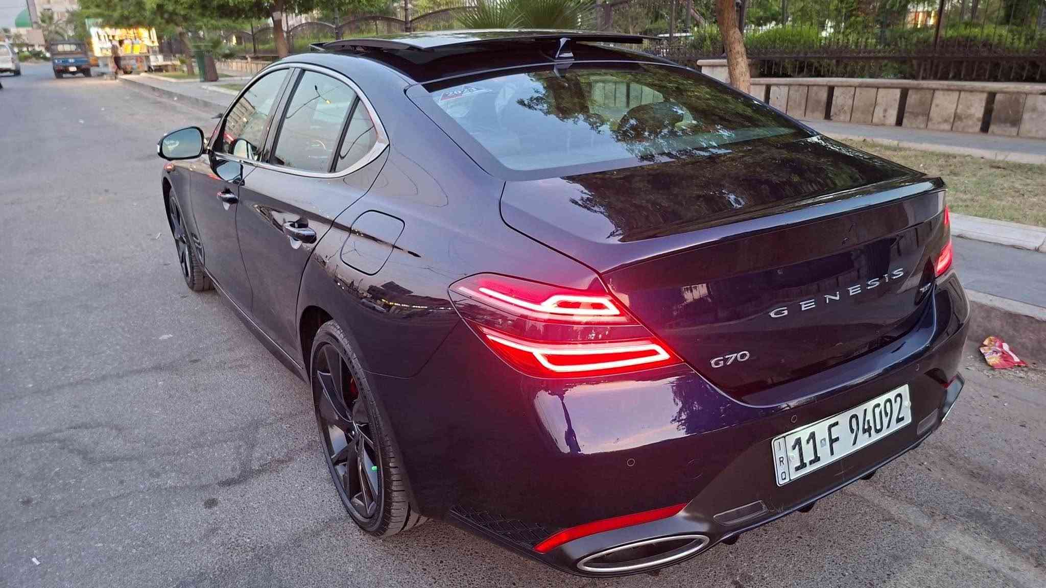 Genesis G70 Sport Prestige 🔥

🔹 المحرك: 3.3L V6 Twin Turbo
🔹 الدفع: خلفي RWD — المرغوب
🔹 القير: أوتوماتيك 8 سرعات
🔹 وضعيات القيادة: 5 وضعيات
🔹 Adaptive Suspension: تعليق متكيف يتغير حسب وضع القيادة
🔹 البصمة: دخول وتشغيل بدون مفتاح

🖤 الداخلية

• داخلية جلد طبيعي أسود
• تطريز رياضي
• أحزمة أمان حمراء
• كشنات كهرباء وتحكمات كاملة
• تدفئة وتبريد للكشنات
• كشنات بخاصية الخزن
• تنتة Alcantara سوداء رياضية
• مري شفط
• شحن لاسلكي
• Auto Hold

🎛️ التجهيزات والتكنولوجيا

• شاشة عرض Head-Up Display على الدشبول
• 5 كامرات
• كامرات 360°
• رادارات 360°
• نظام مراقبة النقطة العمياء
• نظام الخروج الآمن
• أنظمة قيادة ومساعدة شبه ذاتية
• نظام صوتي Lexicon
• بانوراما
• جنطة كهربائية
• علامة Genesis ترحيبية

🛞 الشكل الخارجي

• جنوط 20 إنش
• تجهيزات Sport Prestige الرياضية
• وباقي المواصفات المعروفة للفئة

🔥 مواصفات فل سبورت برستيج مع الدفع الخلفي المرغوب.
حادثها جاملغ وبنيد الأيسر  وبارد قليل 
مكان السياره بغداد الكرخ
سعر السياره 205 ورقات 
لتواصل مع صاحبها 
*********** بغداد, العراق

