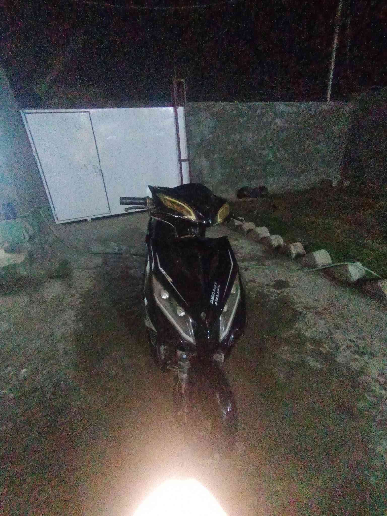 السلام عليكم
دراجه جامبو للبيع مفتوحه بوشه 
دراجه حلوه ونضيفه 
ابيع كوم حديد السعر 350وبيها مجاااال 
شغاله سلف اشاير عالي ناصي كهربائياتها كلها شغاله... 
***********
