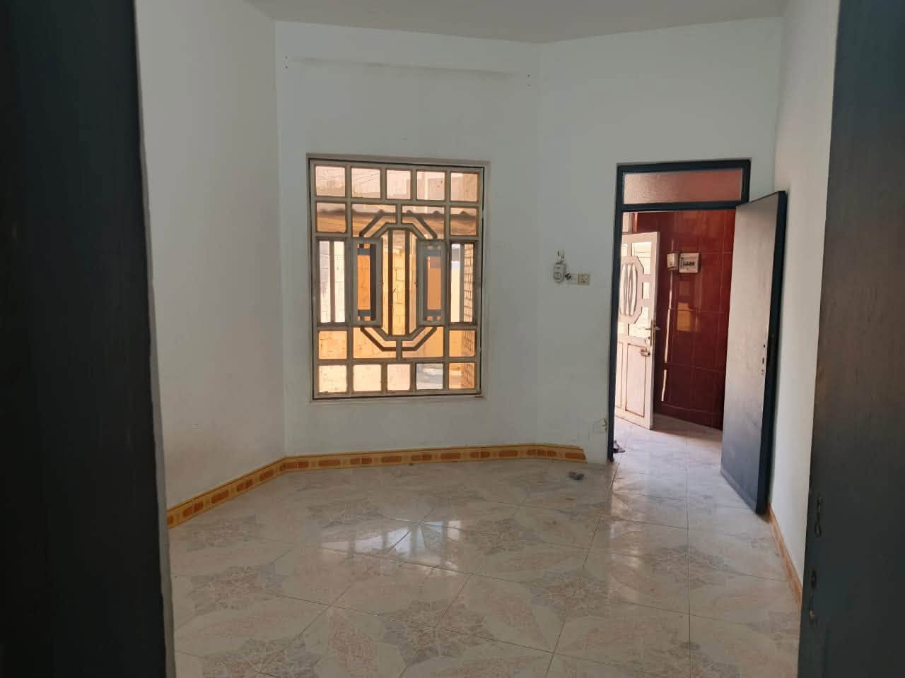 للايجار 160 متر الفلوجه قرب شارع 60 بدل الايجار 350 الف
غرفه وصاله واستقبال 
***********
