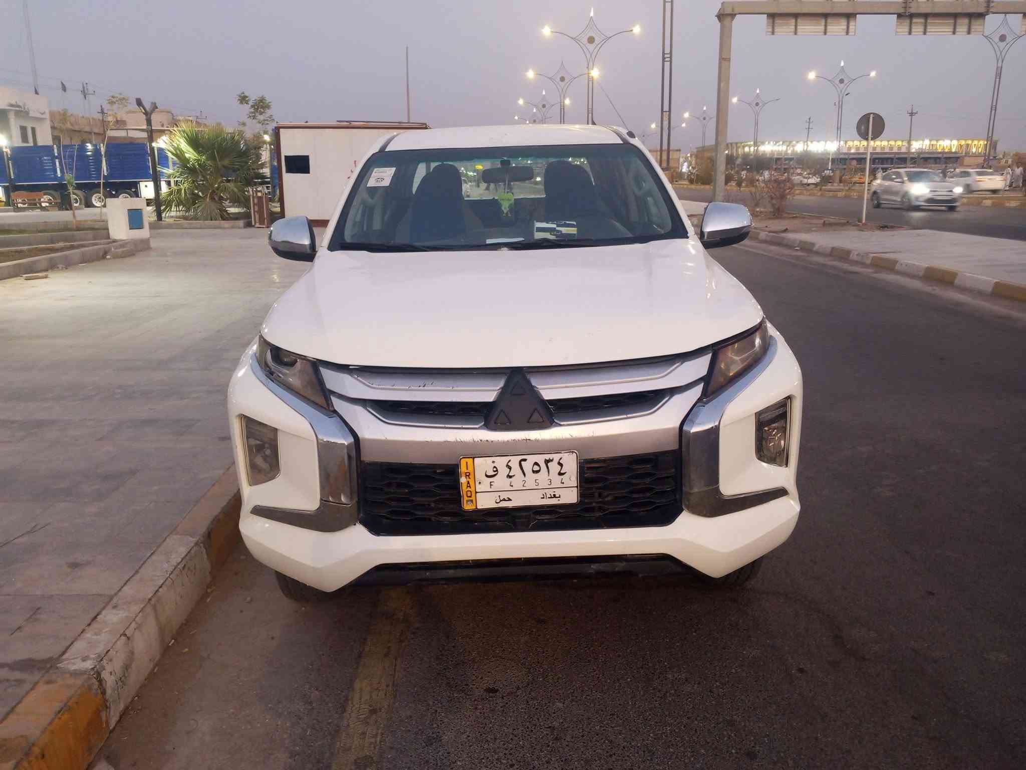 بيكم متسيبوشي 
رقم بغداد 
مطلوبه لمصرف استقطاع مباشر 
دفع رباعي عالي 
تبريد ثلج
بيها طخات بالجانبين بسيطه 
تبديل بنيد ودعاميه 
تخم تايرات جدد
مكينه وكير نظيفات 
دواخل نظيفه 
***********
مكان السياره سماوة
السعر ١٣٠ وبيها مجال
