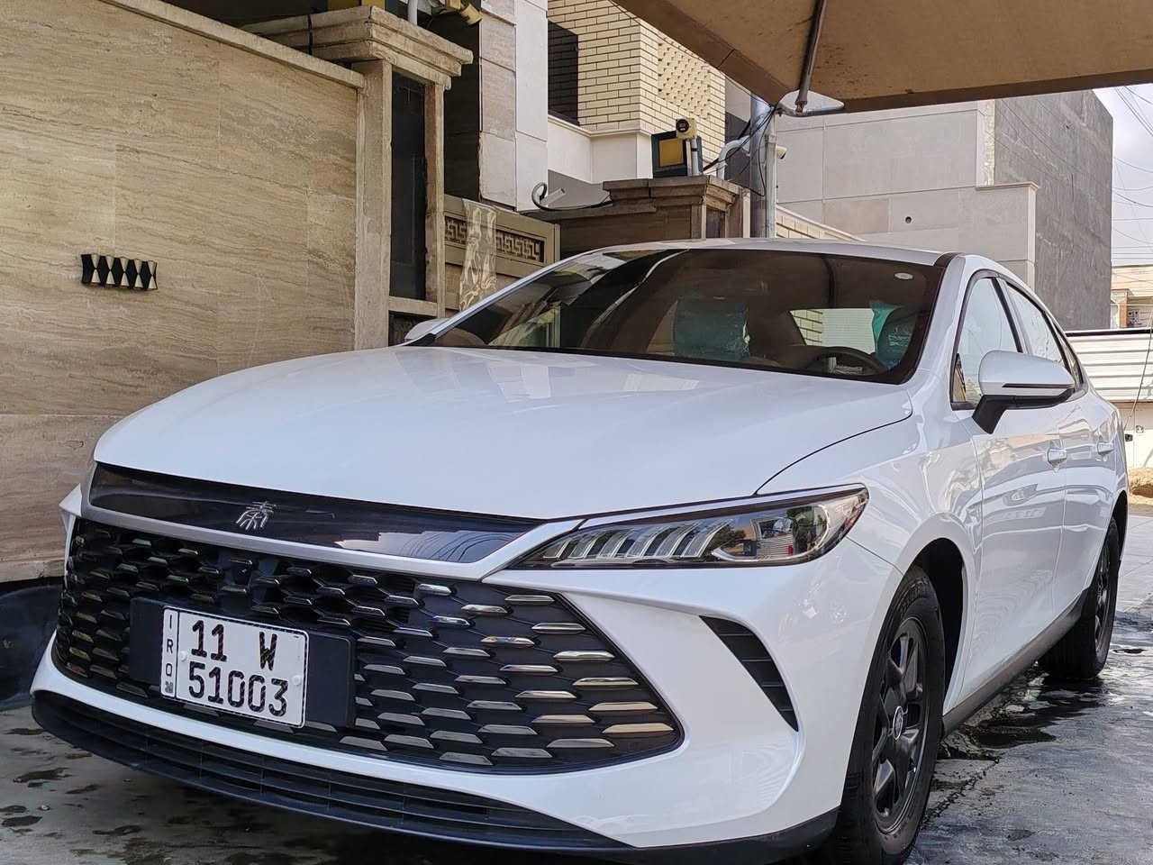 بي واي دي جن بلاص موديل 25 داخل ابيض زيرو السيارة ماشية فقط الف بحالة الوكالة مكفولة كفالة عامة رقم بغداد ومكانها بغداد/ الكرخ / حي الجامعة ***********
