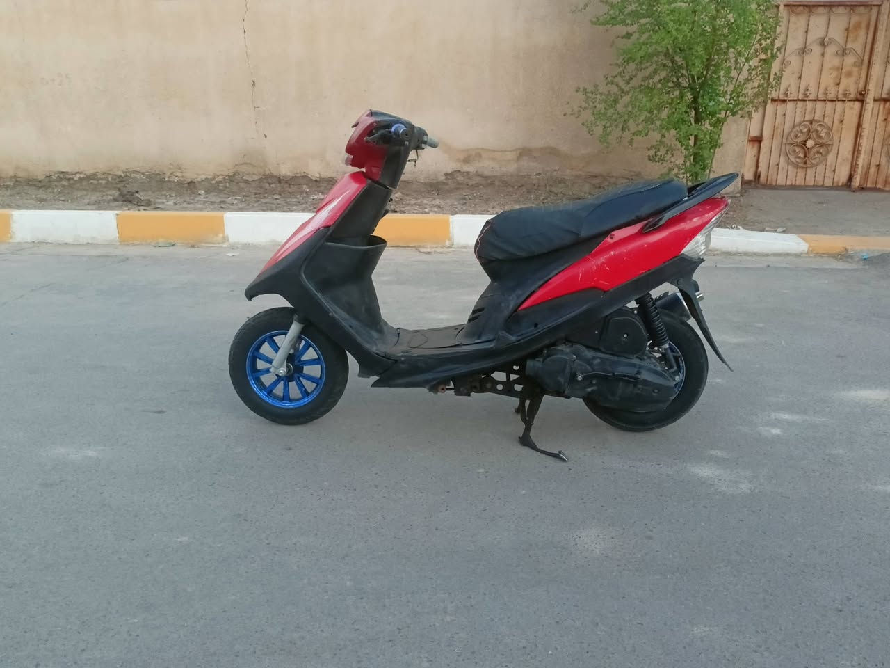 السلام عليكم
ماكس عدله للبيع بوشه 50 (( مفتوحه))  

نهضه ومشي تشك كاع شك دراجه حلوه ومكينه ناعمه ماينسمع صوتها 

كهربائياتها كامله من طول للطول 
اشاير 

حـساس بريك 

زوج تواير جديدات 

وياله رياضي 

يدات رياضي 

صالنصه رياضي جديده 

قفل جنطه /قفل ستيرن 

سـلف / هـندر 

نقصها فقط كعكه مال صالنصه
 بيها صوت شغله بسيطه كلش. 

الشراي يرسلني واتساب
 ***********
مــكاني ناصرية مركز بالشـموخ 

سعرها 550وبيها مجال بسيط
