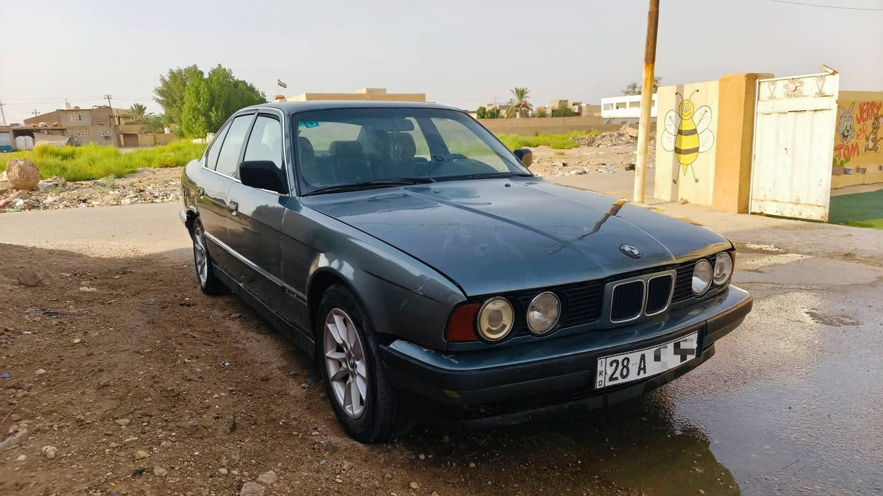 للبيع مستعجل ‏‪***********‬‏
حجم 525i
‏موديل 1992 
‏لون رصاصي فيلي
‏محرك مفتوح 
‏كير اوتماتيك 
‏جام اوتماتيك 
‏ابواب سنتر لوك
‏كير ومحرك نضيف 
‏غرفه جديدة جلد اسود
‏كاعية تغليف جديد 
فلنجات تخم جدد
‏رقم انكليزي مشروع وطني
‏سنويه الى 2030 هزة جديدة
‏مابيها غرامات
‏بأسمي تحويل ثاني يوم
السعر ٤٢ وبيهه مجال بسيط
‏المكان بابل
