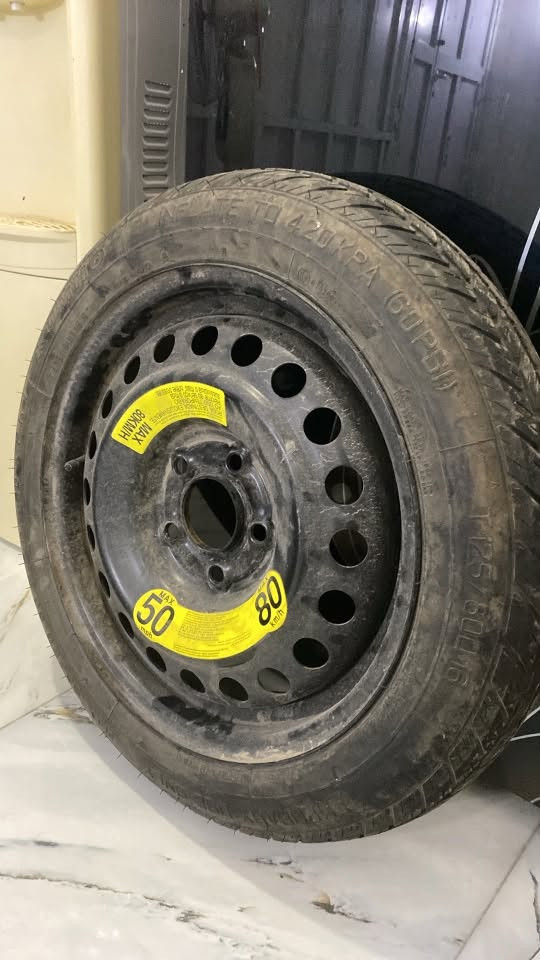 غراض سوناتا بطانه باب اليمين امامي مع سماعه مع ضفيره مع ربلات نيكل مع قاعده قفل ماطور سبير طوارى  لد امامي بي كسر طرف اليمين *********** توصيل جميع المحافظات

