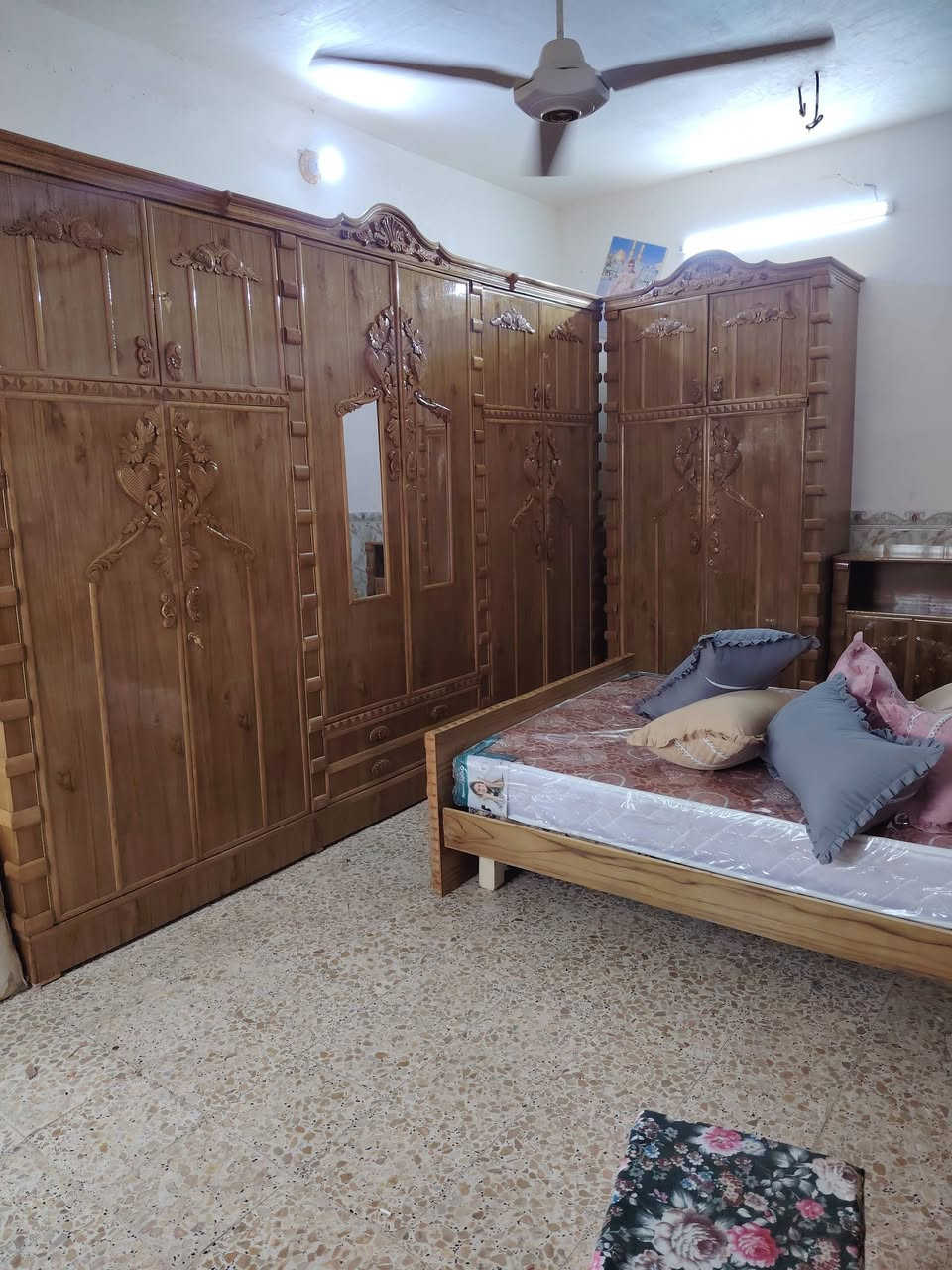غرفه نوم للبيع جديده ستعمال قليل كربلاء حي الرباب ***********
