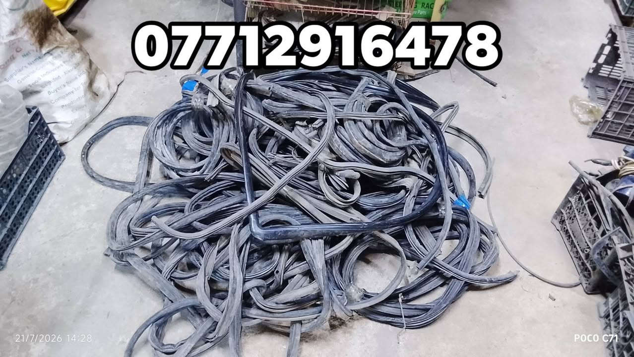 محل حسين الدبي 
 عرض على لاستيك الباب سعر القطعه 10 الف ***********
 يوجد خدمه توصيل جميع محافظات العراق
